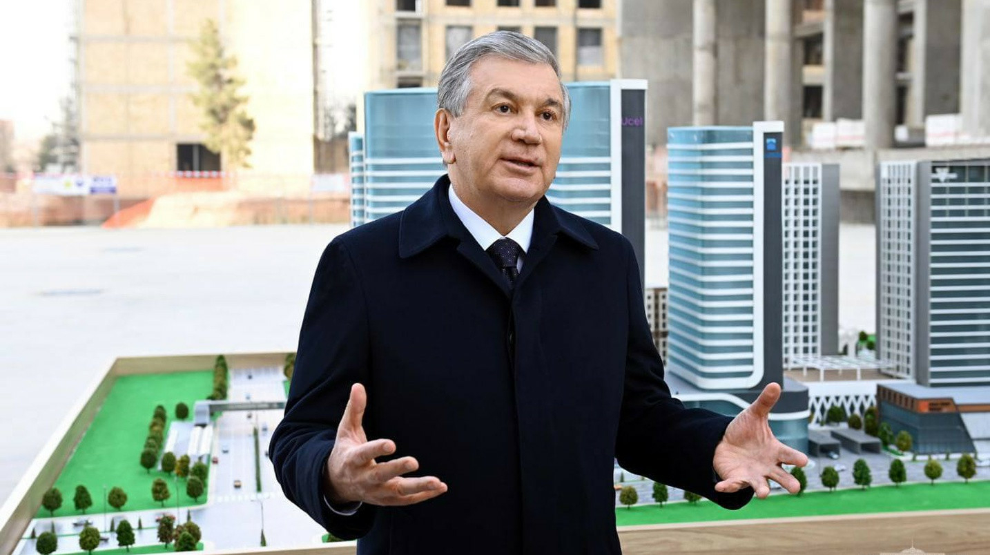 Президент ознакомился с ходом строительства IT-парка в Мирзо-Улугбекском районе столицы