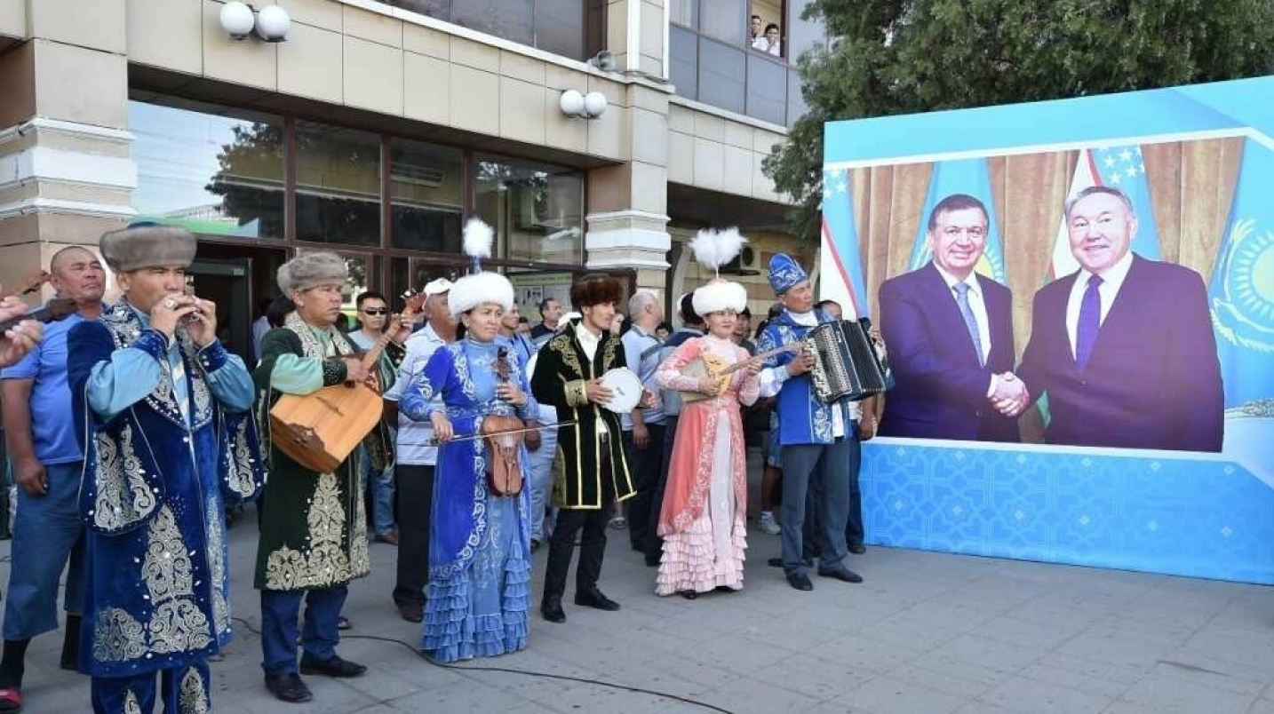 UzNews - Новый поезд «Самарканд – Астана» отправился в путь (фото)