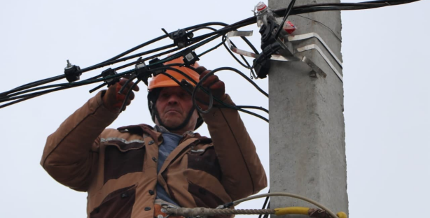 Из-за сильного ветра в некоторых районах Кашкадарьи отключилось электричество