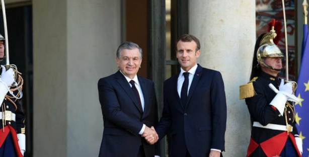 Мирзиёев поздравил Макрона с победой на президентских выборах во Франции