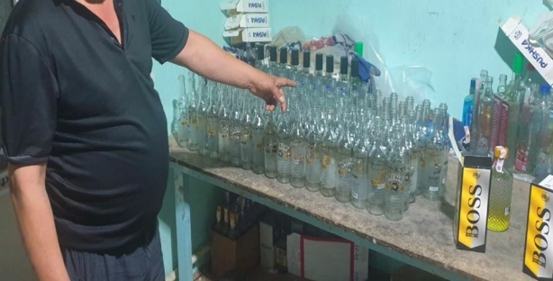 В Самаркандской области обнаружили подпольный цех по производству контрафактной водки