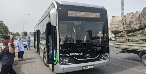 В Ташкенте ввели новые правила входа в автобус