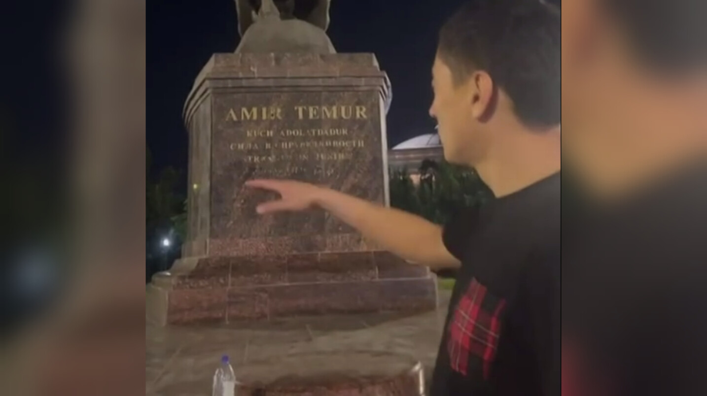 В Ташкенте двое пьяных мужчин предложили посадить картошку у памятника Амиру Темуру — видео