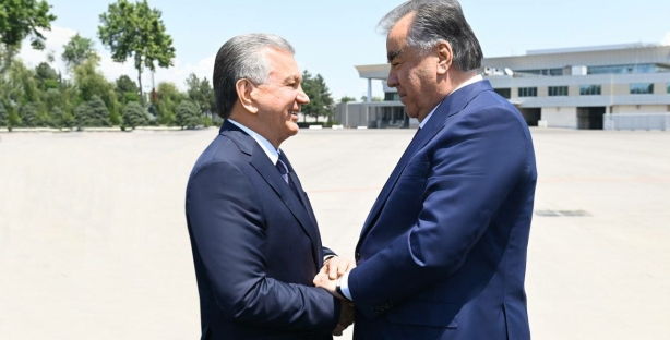 Тожикистон Президенти Ўзбекистонга келди — фото