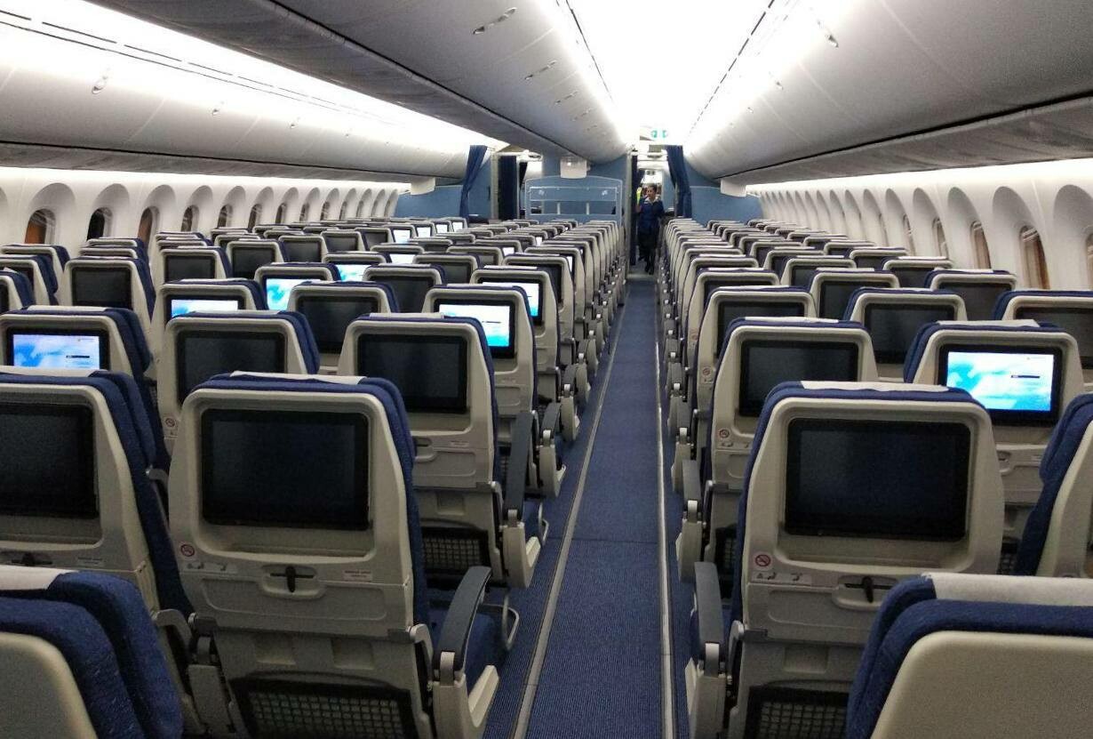 В Uzbekistan Airways объяснили отсутствие наушников на борту самолета