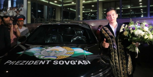 Чемпионам Шахматной Олимпиады подарили автомобили Equinox и 600 млн сумов — фото