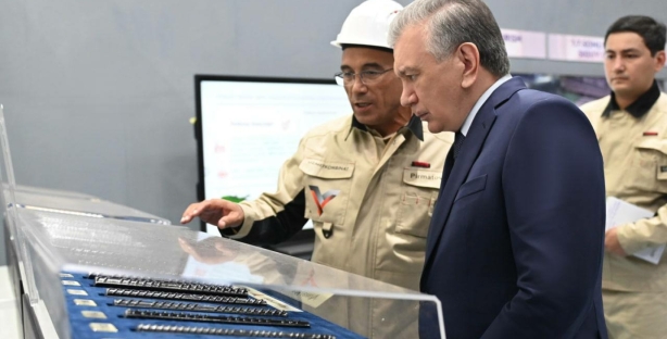 Президент Ўзбекистон металлургия комбинатидаги 670 млн евродан ортиқ лойиҳалар билан танишди
