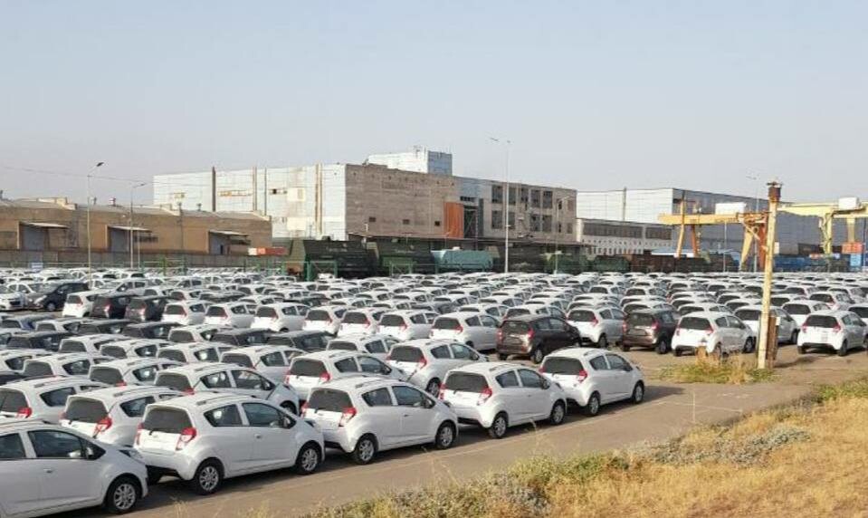 Стало известно, в каких целях хранятся тысячи автомобилей Spark на одном из складов в Ташобласти