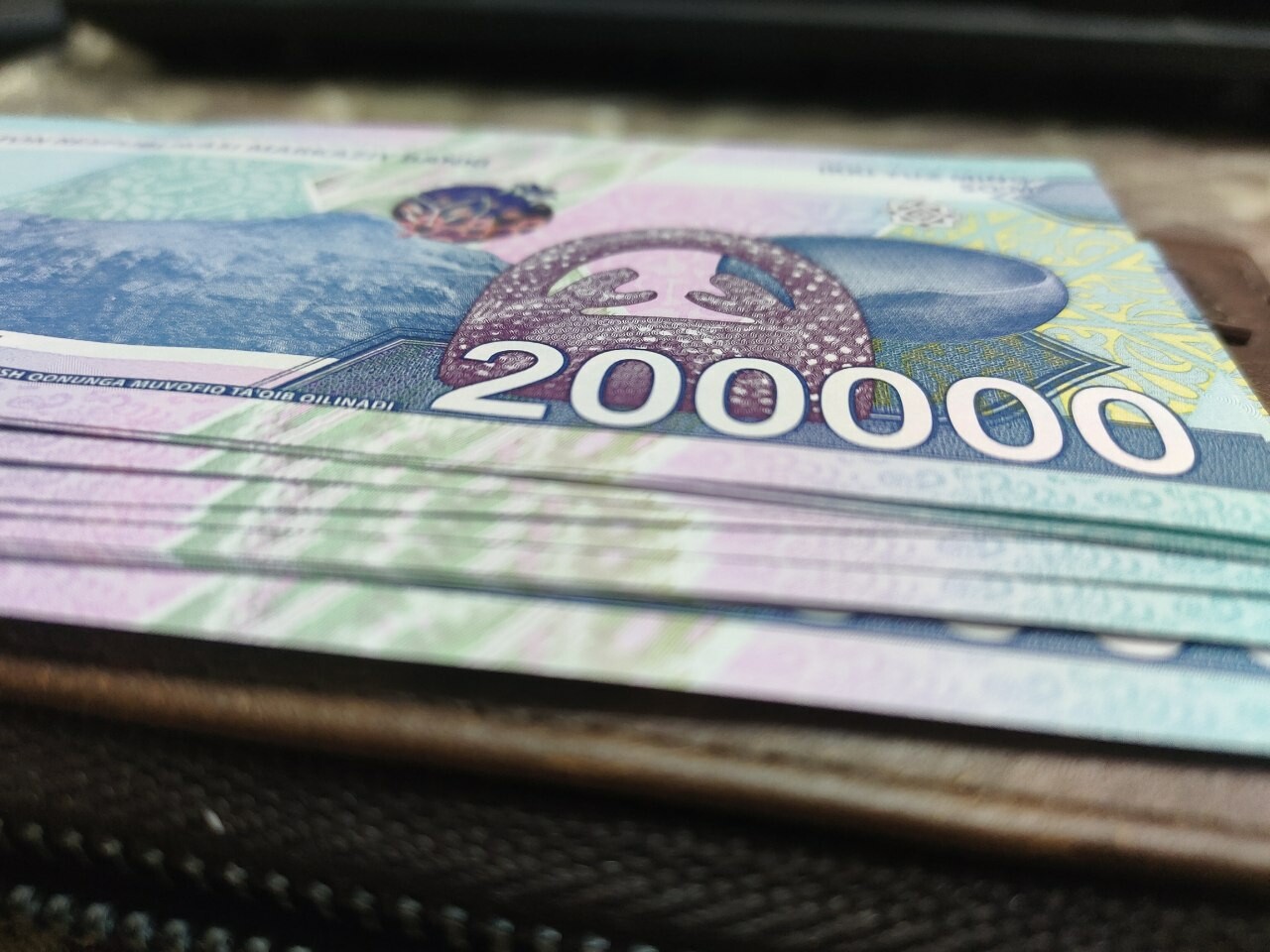 Свыше 50% работающих узбекистанцев официально зарабатывают менее 2 млн сумов в месяц