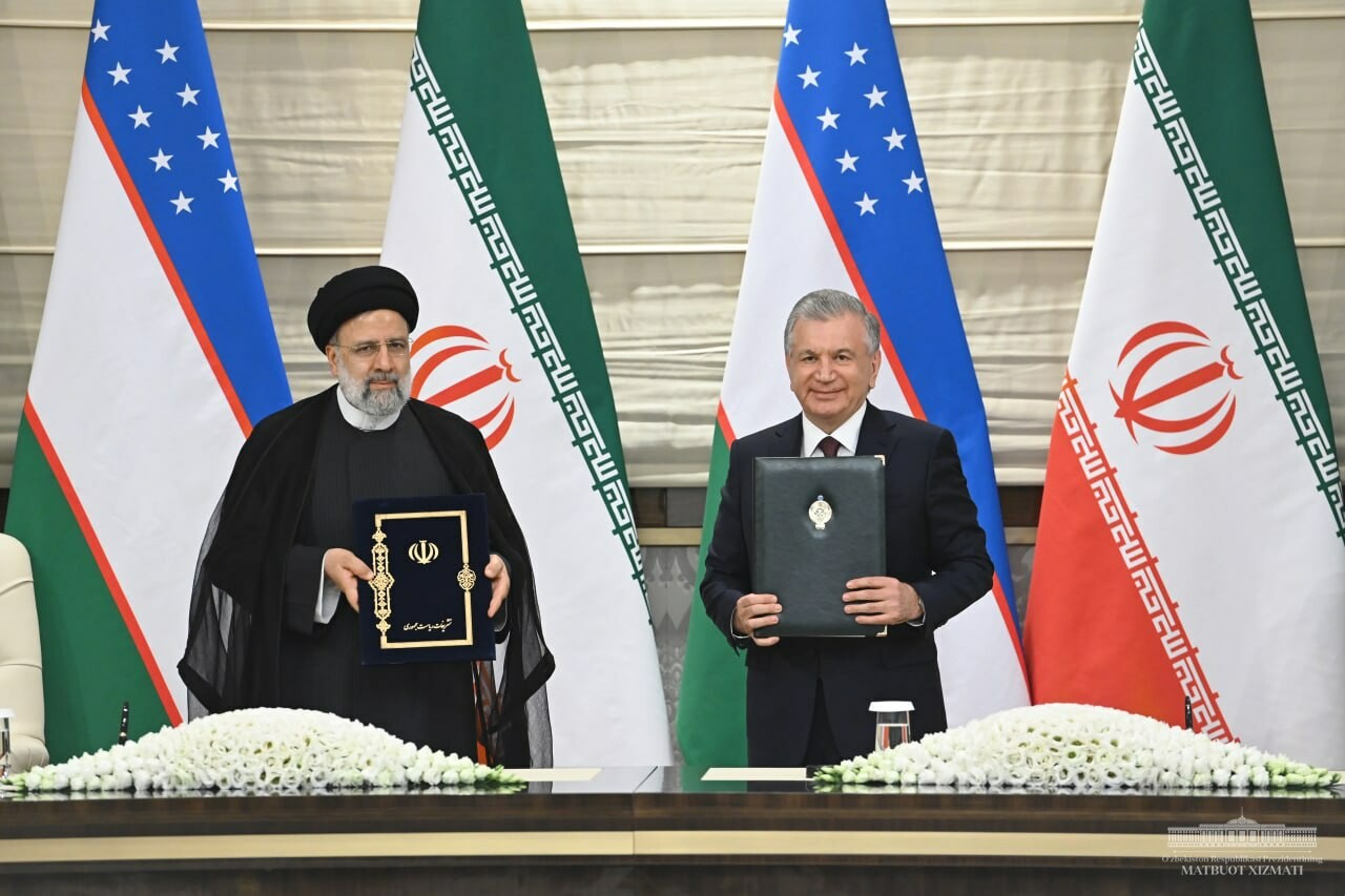 Узбекистан и Иран подписали почти 20 двусторонних документов