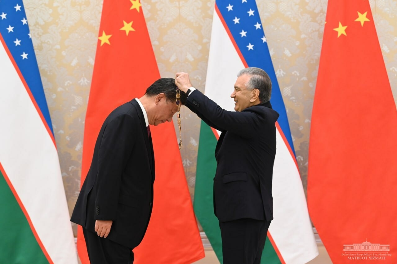 Президент наградил Си Цзиньпина орденом «Олий Даражали Дустлик»