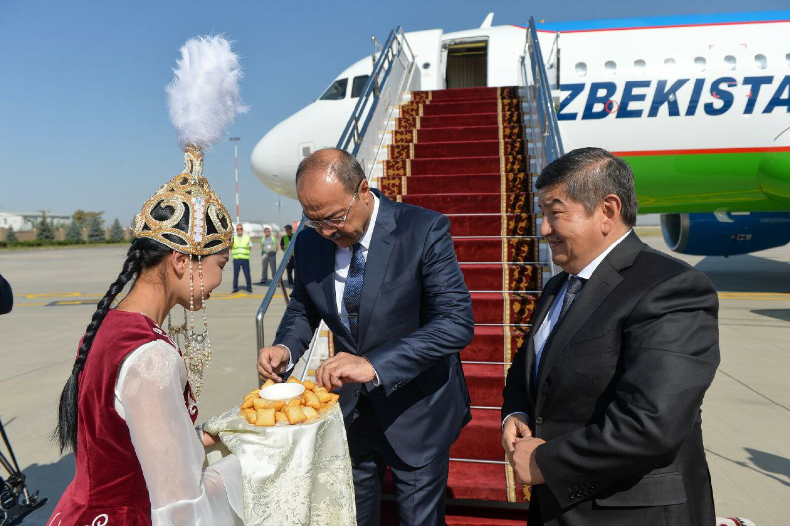 Абдулла Арипов прибыл с рабочим визитом в Кыргызстан