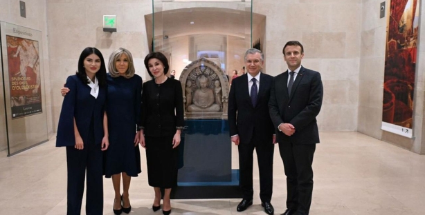 Президенты Узбекистана и Франции посетили выставку в Лувре — фото