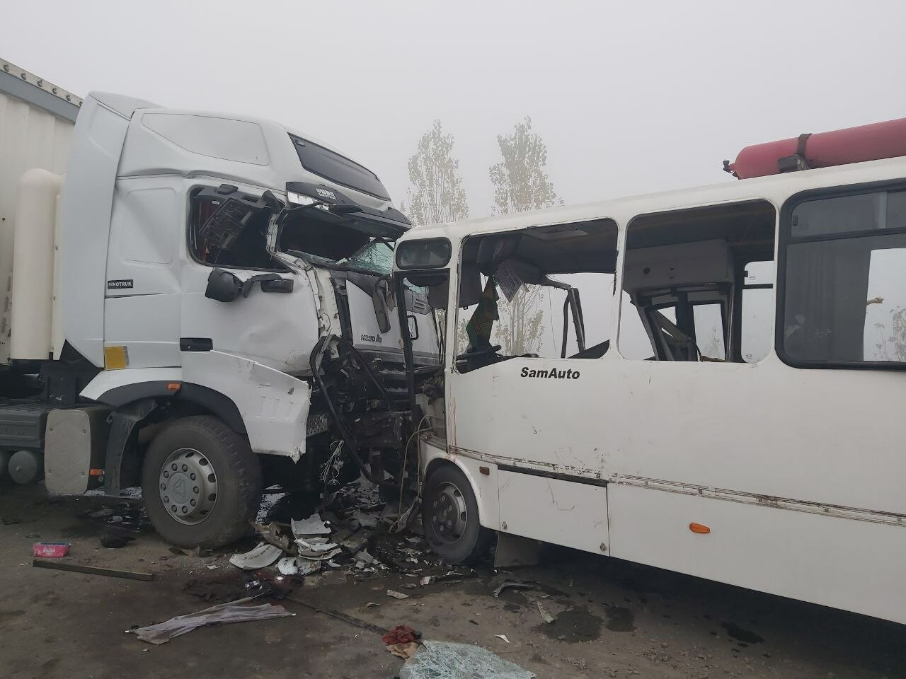 Число жертв ДТП пассажирского автобуса и грузовика в Андижане увеличилось до 4 человек