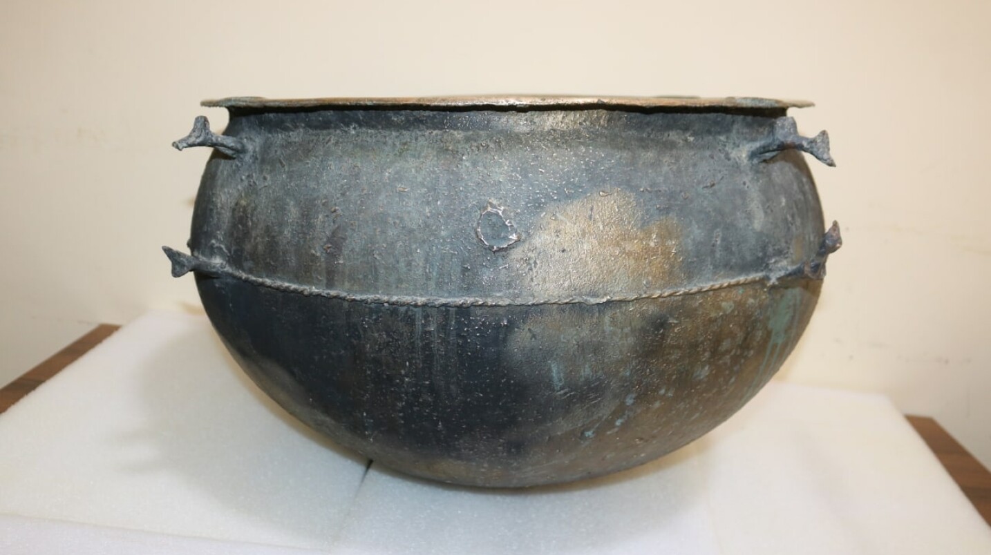 В Самарканде местный житель 29 лет использовал в хозяйстве казан, относящийся ко II веку до н. э.