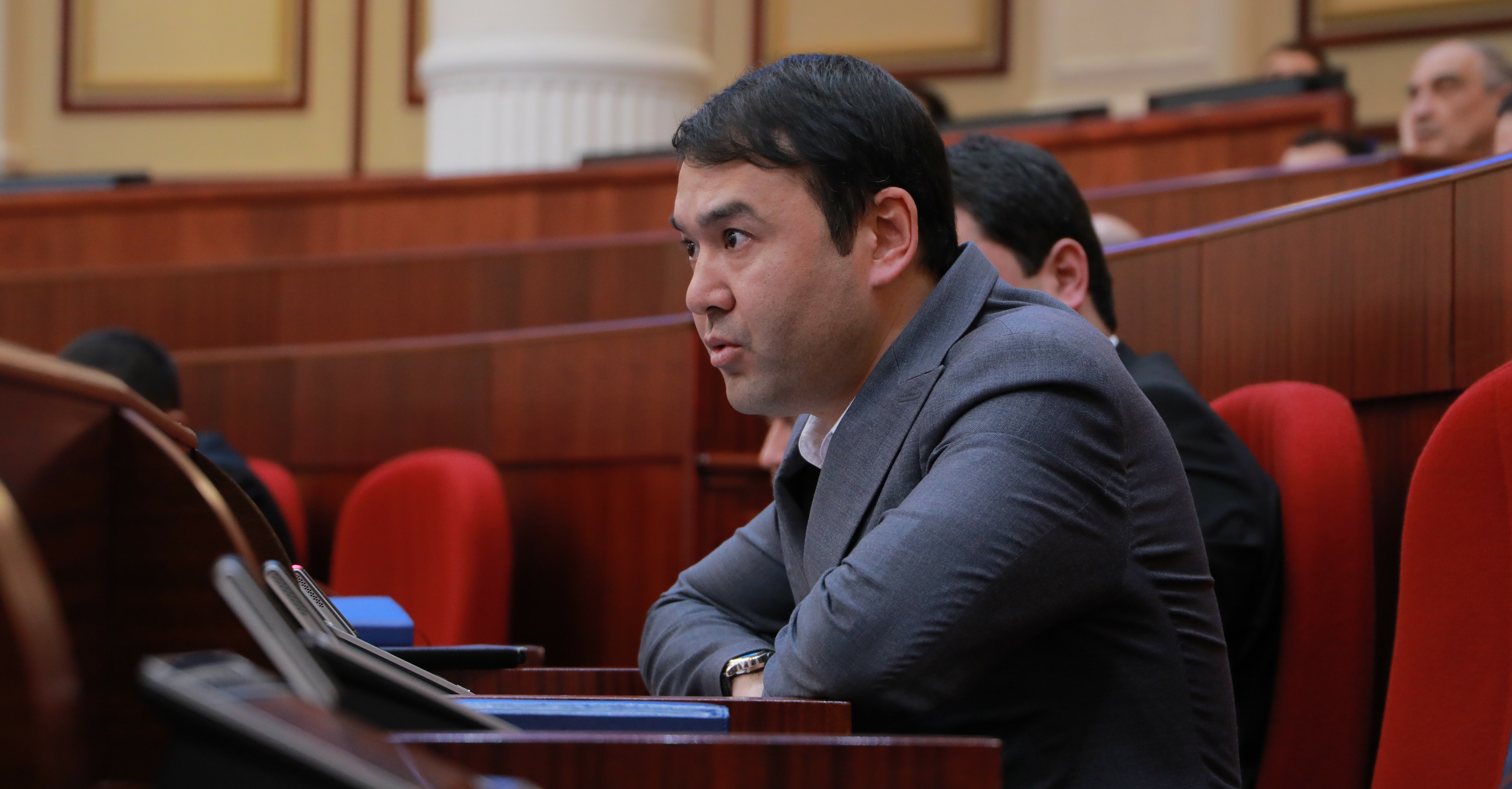 Расул Кушербаев резко отреагировал на высказывание пресс-секретаря МВД о порядке организации и проведения митингов