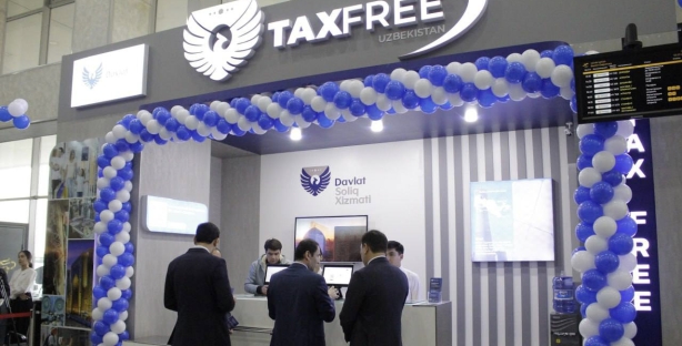 Впервые в аэропортах Узбекистана установили стойки Tax Free, где иностранцы могут оформить возврат НДС с покупок