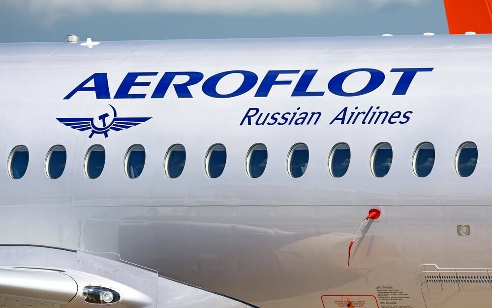 Самолет, летевший из Москвы в Гоа, совершил вынужденную посадку в Ургенче из-за буйного пассажира