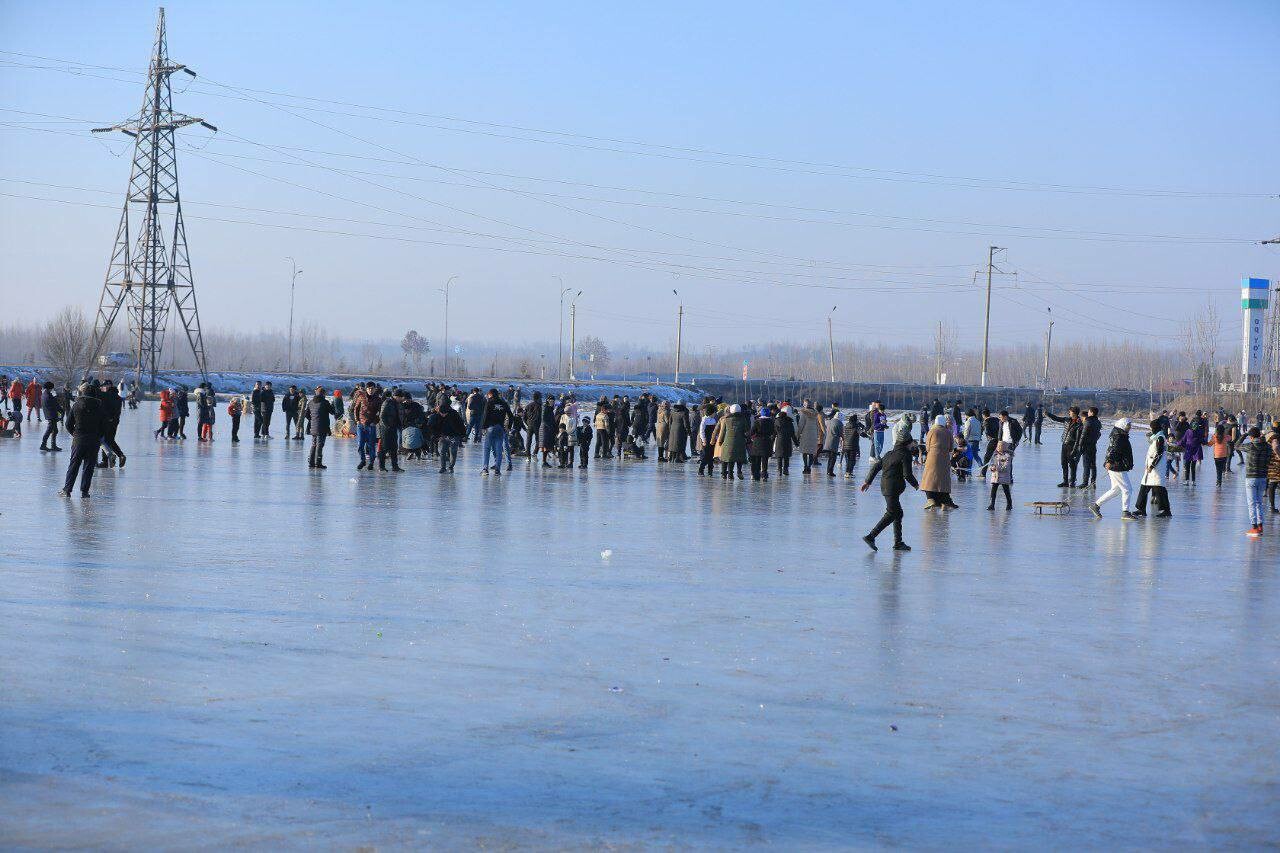 В МЧС призвали граждан не кататься по льду озер и рек
