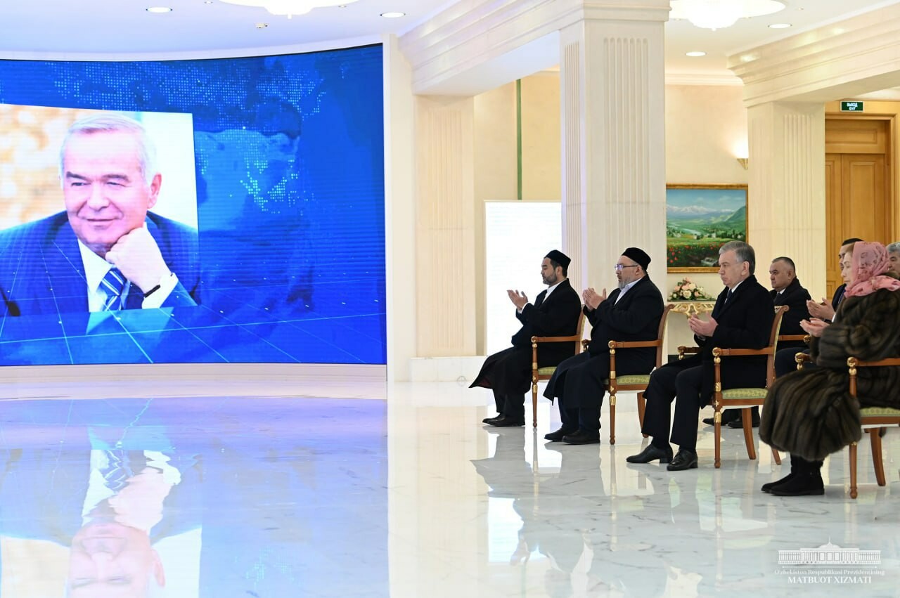 Шавкат Мирзиёев почтил память первого президента Узбекистана