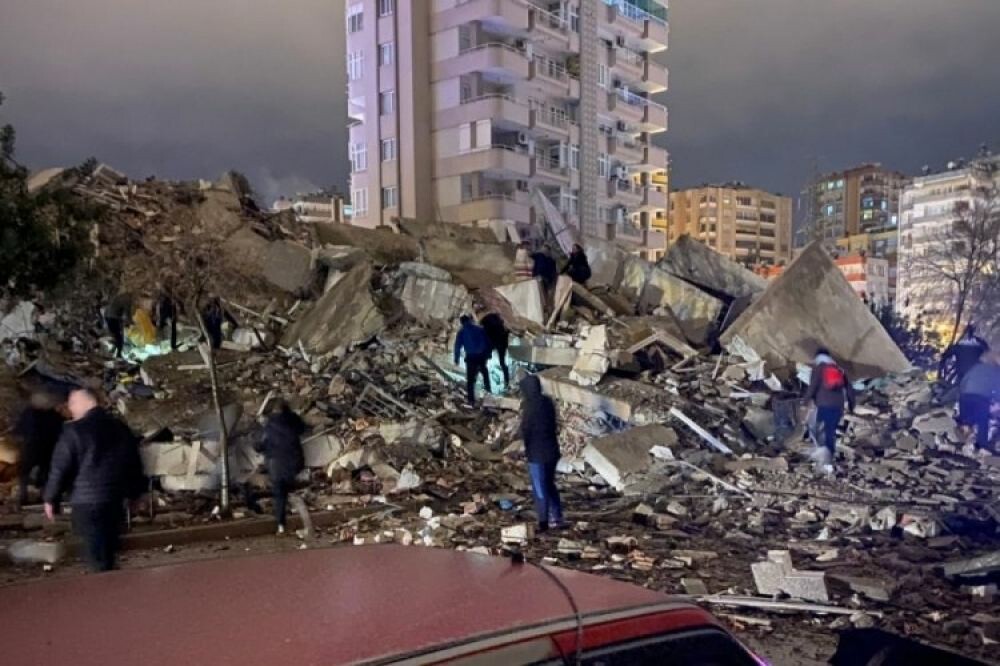 В городах Турции произошло разрушительное землетрясение магнитудой 7,8 — видео