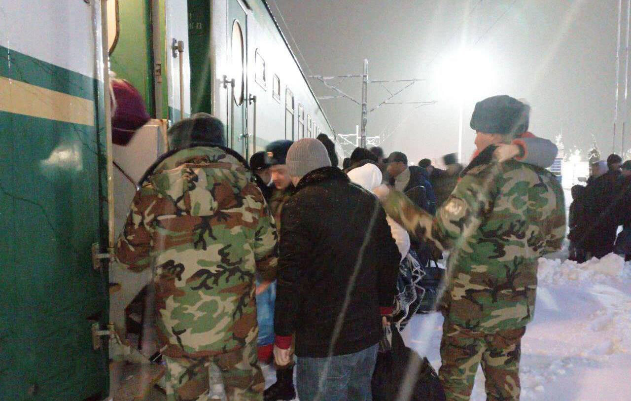 Для перевозки граждан, застрявших на перевале «Камчик», запустили спецрейсы пассажирских поездов