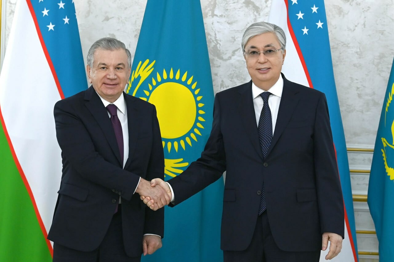 В Шымкенте состоялась неформальная встреча президентов Узбекистана и Казахстана
