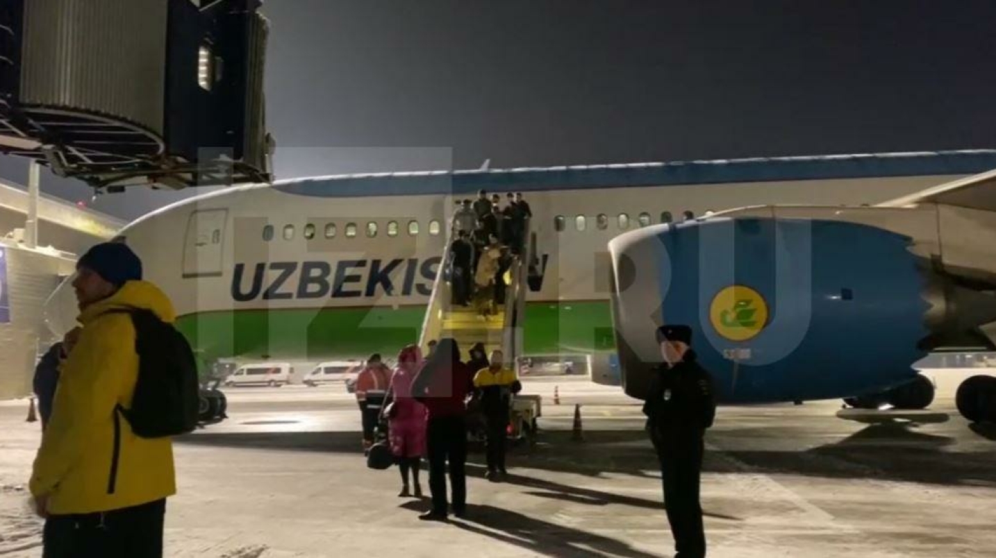 UzNews - В Uzbekistan Airways назвали причину задержки самолета с 210  пассажирами на борту в аэропорту Внуково