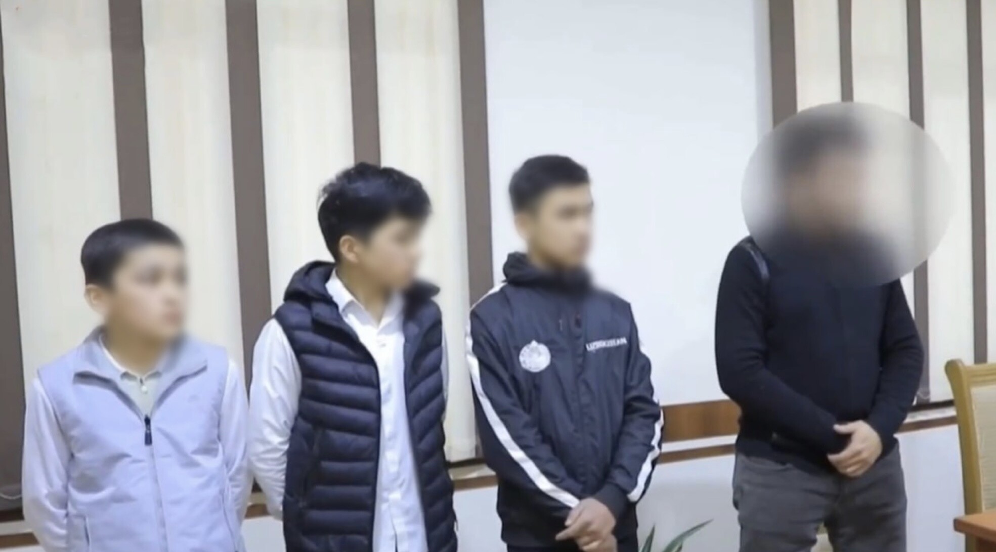 В Андижане мужчина за 60 тыс. сумов cдал в аренду автомобиль троим восьмиклассникам — видео