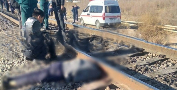 Под колесами поезда погиб 44-летний мужчина