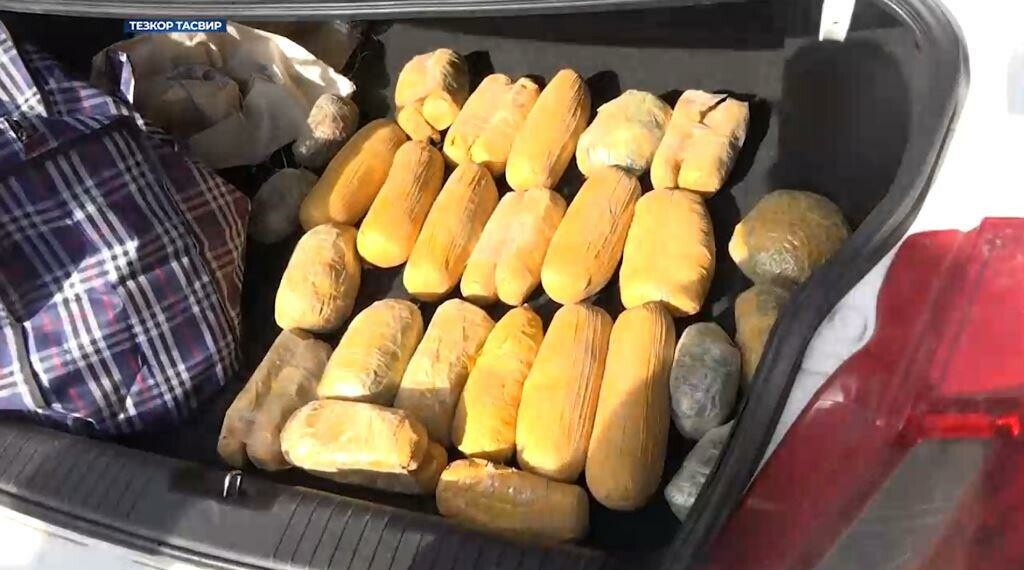 Четверо мужчин, среди которых были иностранцы, пытались транзитом через Узбекистан провезти почти 40 кг наркотических веществ — видео