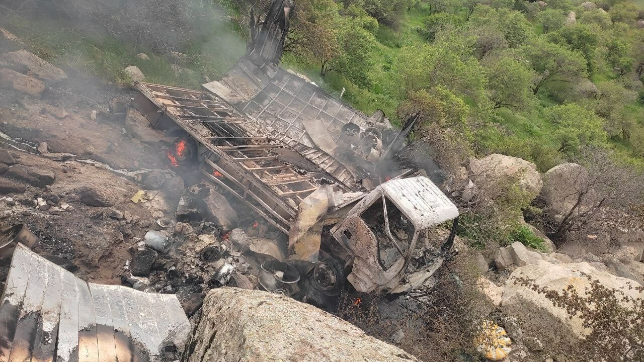 В Кашкадарье с перевала «Тахтакарача» сорвался и загорелся грузовик