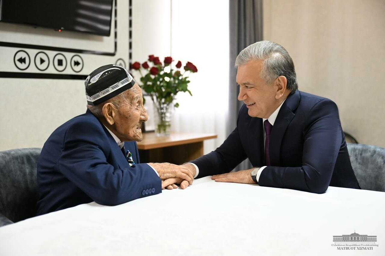Президент навестил ветеранов войны в Ташкенте — фото