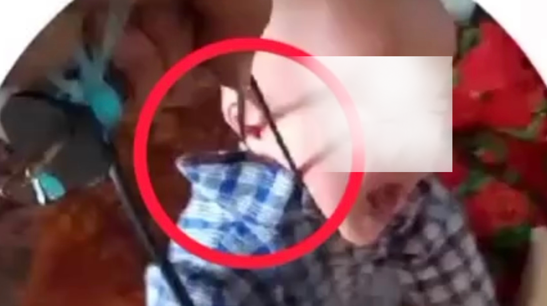 В сети распространилось видео мужчины, который пытает детей