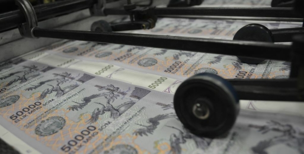 Деньги в Узбекистане начнут печатать на сверхзащищенной бумаге с добавлением шелка