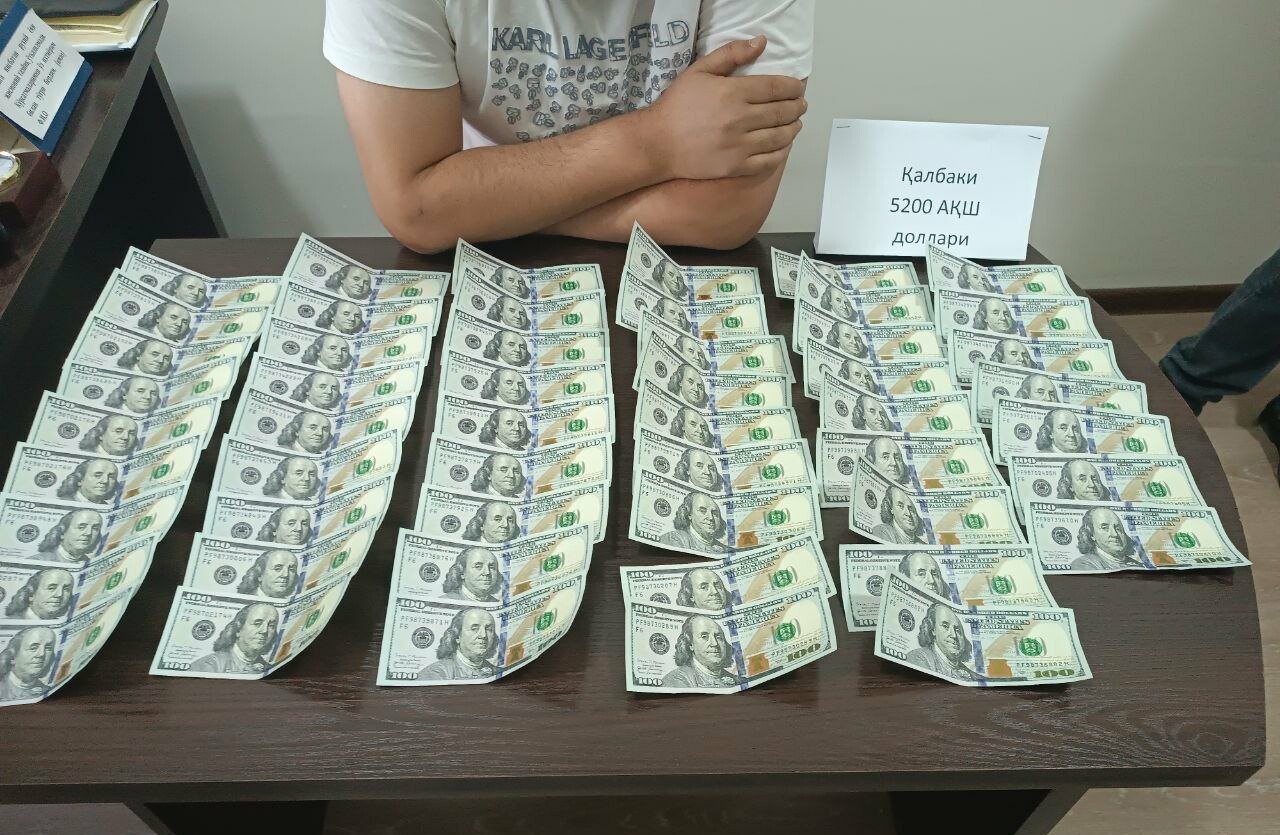 У жителя Намангана обнаружили 52 поддельные 100-долларовые купюры