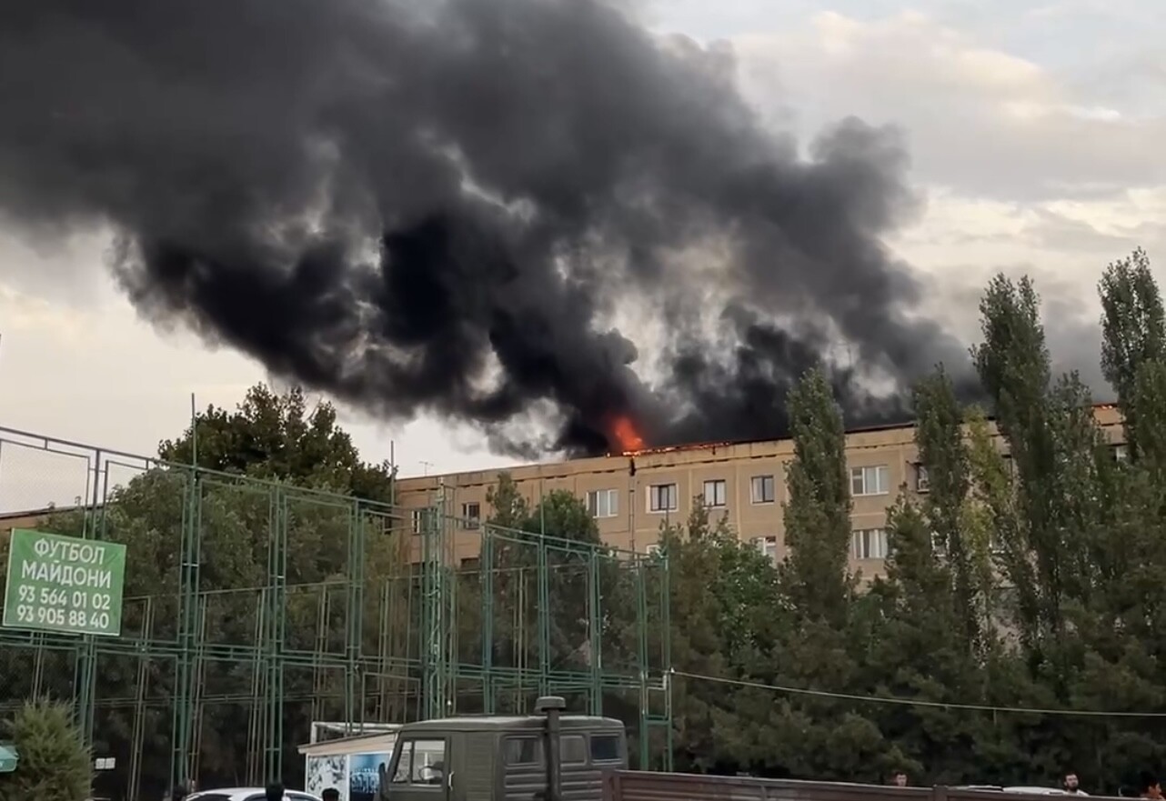 В Ташкенте произошел пожар в многоэтажном жилом доме — видео