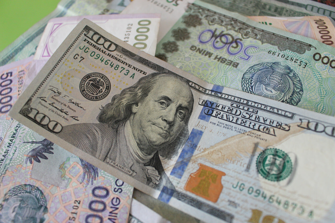 Доллар, евро и другие иностранные валюты взлетели по отношению к суму