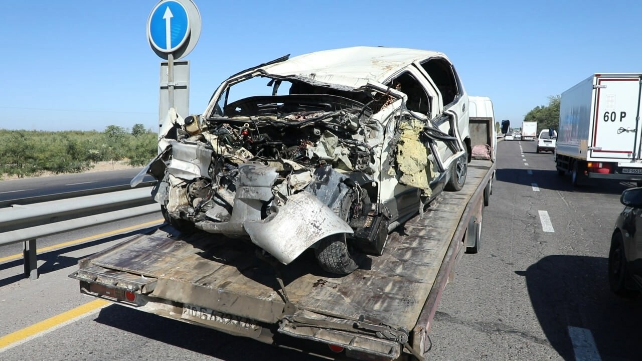 Под Ташкентом скончался водитель Matiz, врезавшегося в кузов грузовика — видео