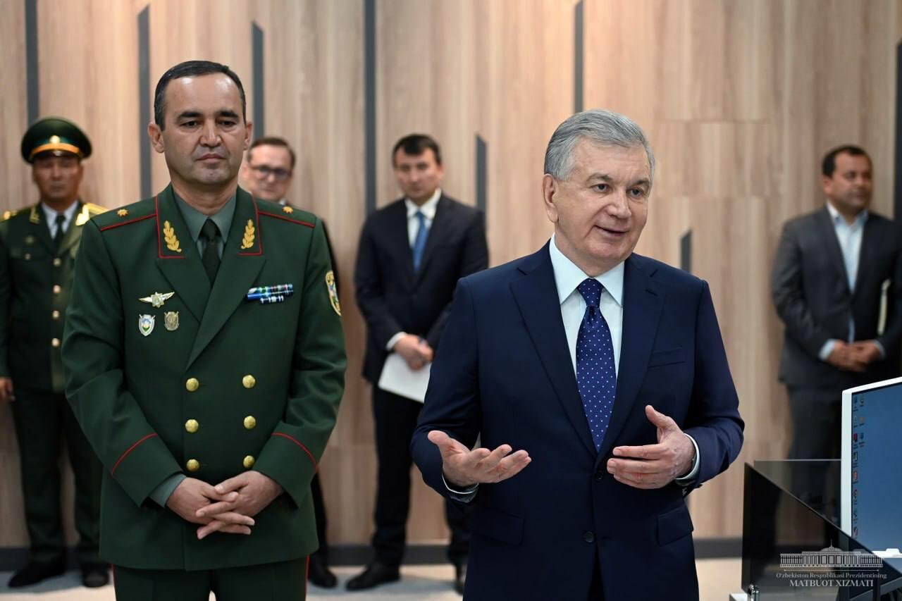 Президент посетил Центр таможенного оформления в Ташкенте — фото