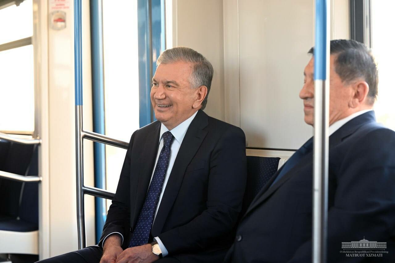 Президент проехался по новому участку «Куйлюк - Сергели» надземной линии метро
