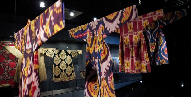 Узбекистан представил 20 музейных экспонатов на выставке в Китае