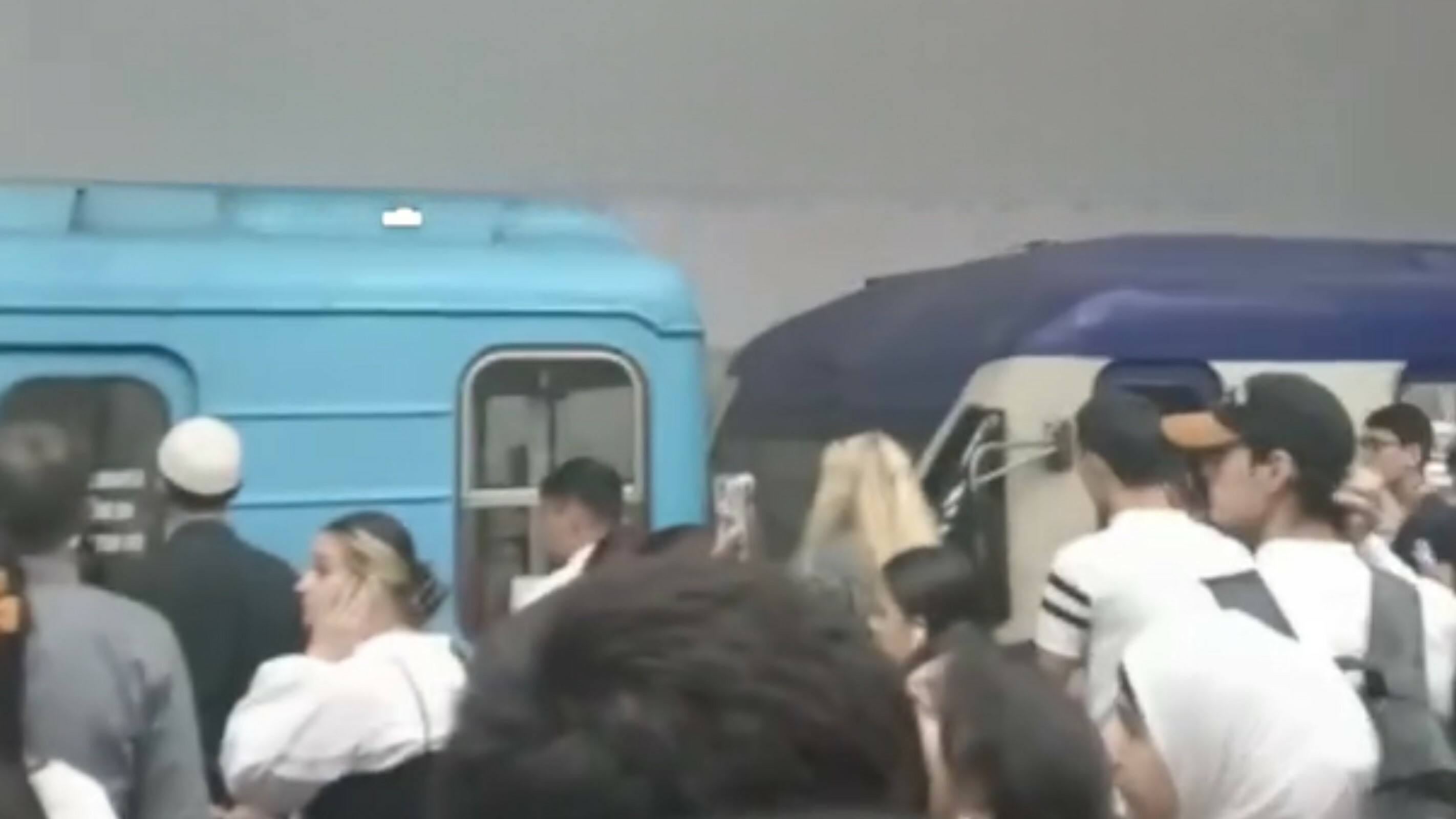 В метро Ташкента прокомментировали сообщения о столкновении двух поездов — видео