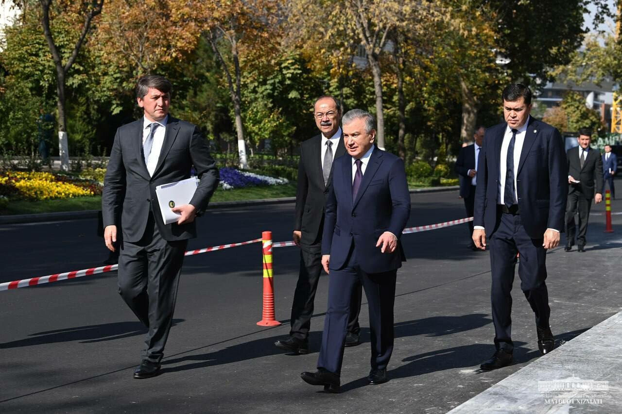 Президент посетил строящийся путепровод у аэропорта Ташкента