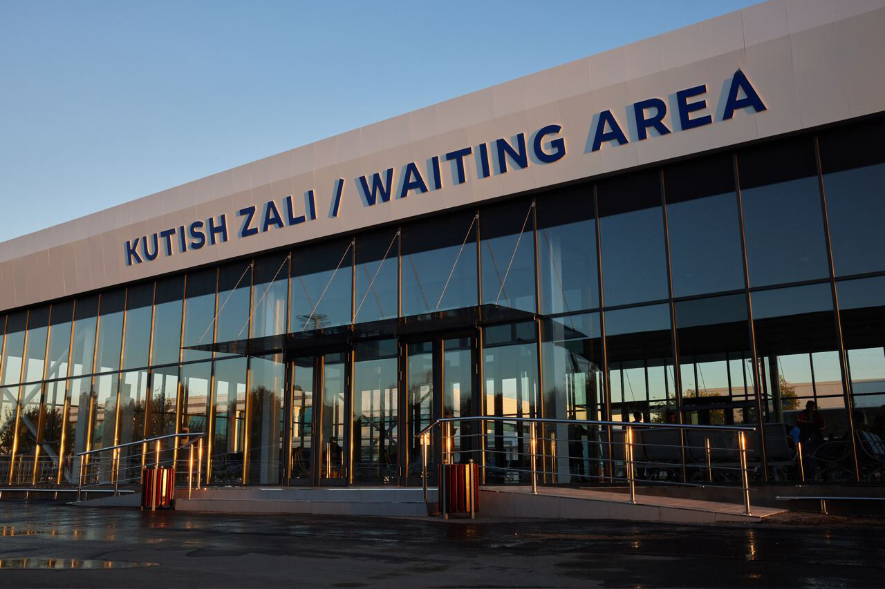 В аэропорту Ташкента открылась зона для встречающих — фото