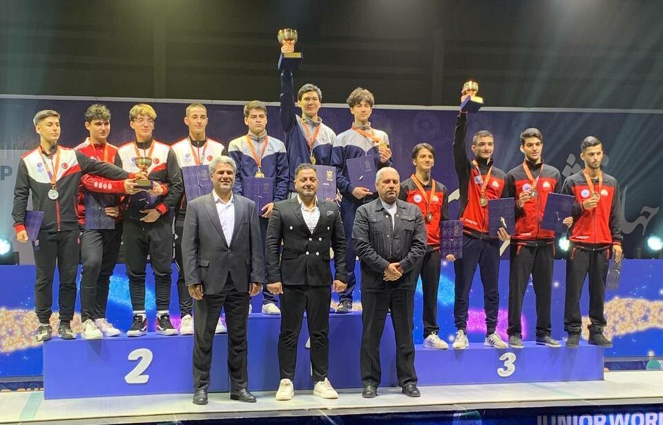 Саблисты из Узбекистана завоевали золото на этапе Кубка мира по фехтованию