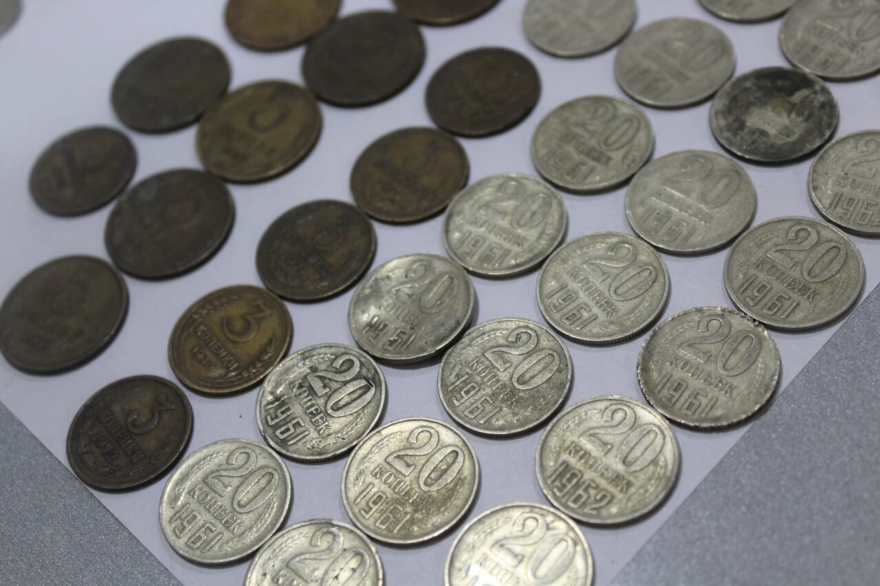 В аэропорту Бухары задержан гражданин, пытавшийся вывезти почти 100 исторических монет