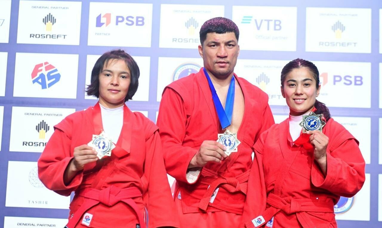 Узбекские самбистки впервые завоевали золотые медали на чемпионате мира