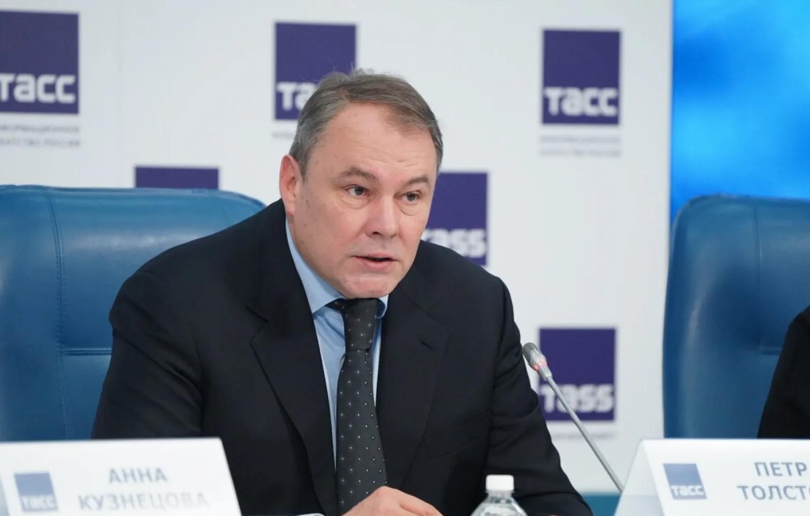 Российский депутат предложил ограничить трудоустройство людей из стран, где русский язык не является государственным