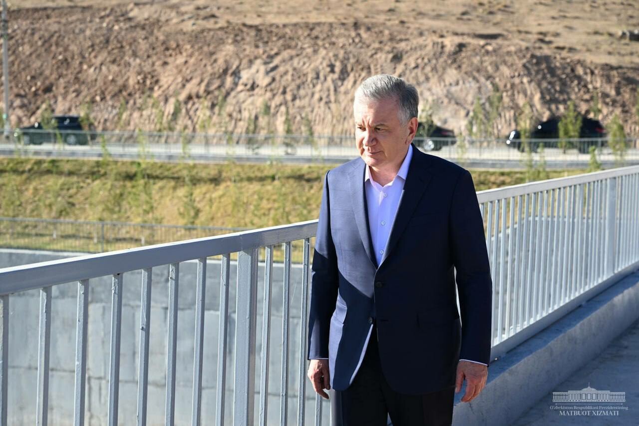Шавкат Мирзиёев посетил вторую по величине ГЭС в Узбекистане
